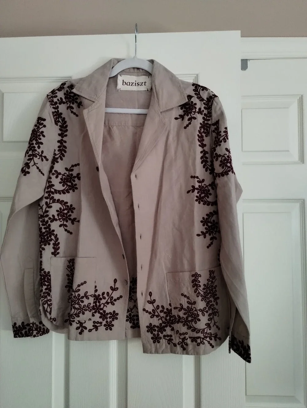 baziszt light beige